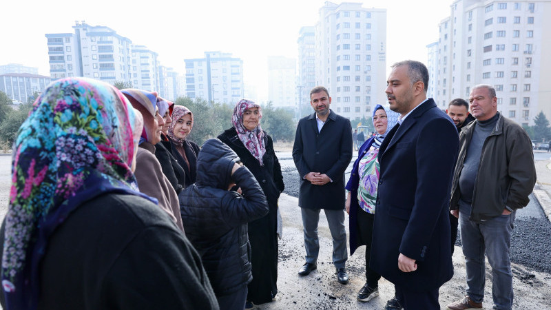 Onikişubat'ta tarihin en büyük asfalt seferberliği devam ediyor