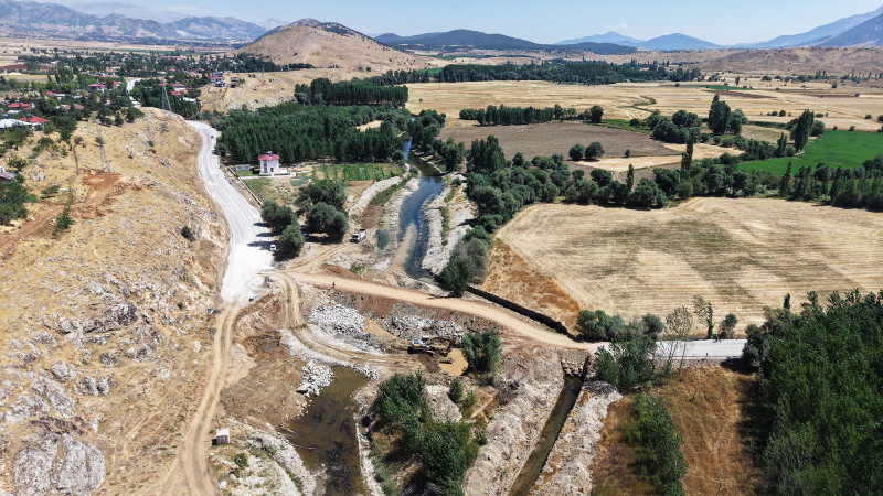 Büyükşehir’den Göksun’da Yarım Asırlık Köprünün Yerine Modern Bağlantı