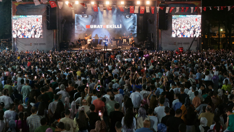 Murat Kekilli Ağustos Fuarı’nda Sahne Aldı, KAFUM Dev Bir Koroya Dönüştü
