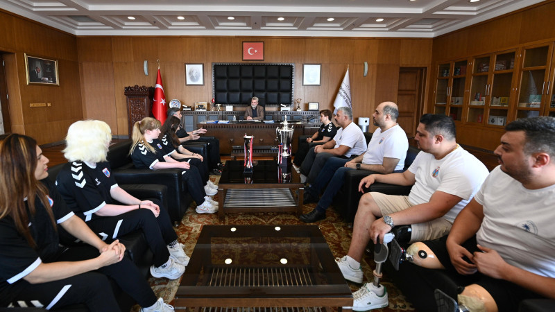 Başkan Fırat Görgel, ‘Süper’ Voleybolcuları Ağırladı