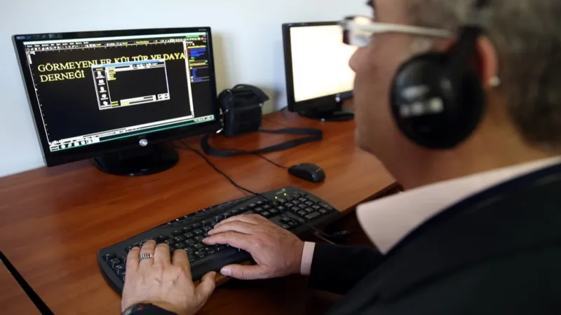 Kamuda engelli istihdamında tarihi artış... Görme engelli memur 13 bini aştı