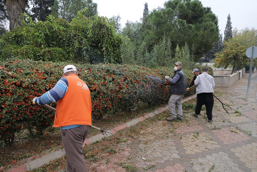 Dulkadiroğlu Belediyesi Ekipleri Park Ve Bahçelerde Bakım Çalışması Yaptı