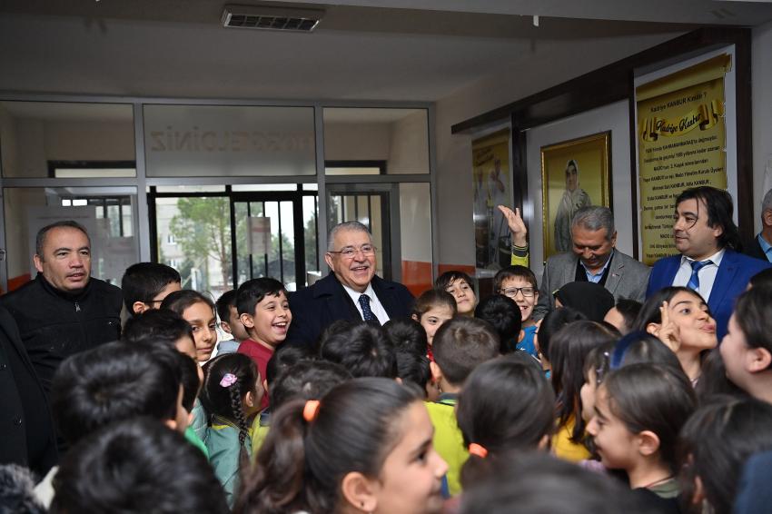 Başkan Mahçiçek, öğrencilerin sınav heyecanına ortak oldu