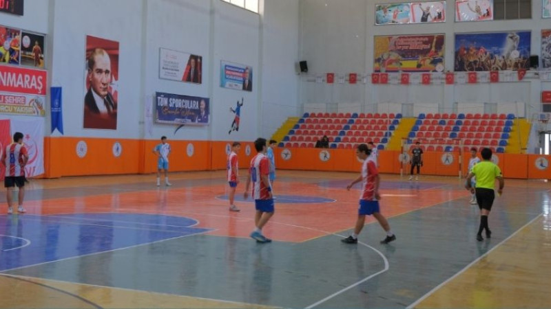 Onikişubat Belediyesi’nin Cumhuriyet Spor Şöleni’nde futsal heyecanı başladı