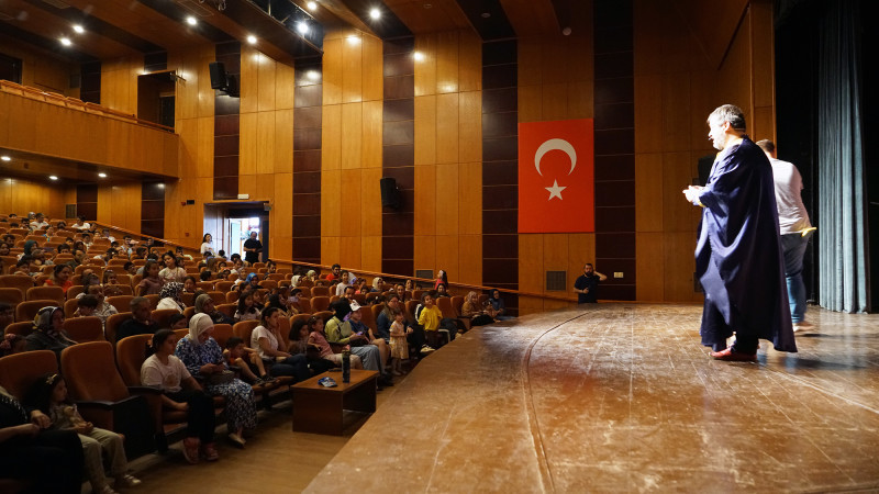 Minikler “Kütüphane Macerası”yla Büyülü Bir Yolculuğa Çıktı