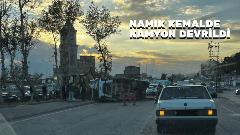 Kahramanmaraş’ta Yüklü Kamyon Yan Devrildi