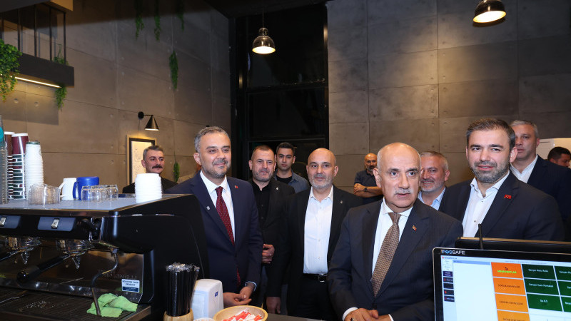 Vahit Kirişci’den Onikişubat Belediyesi’nin yeni markası KahveOn2’ye tam not