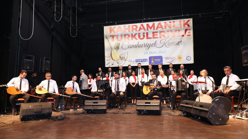 Onikişubat Belediyesi’nin Kahramanlık Türküleriyle Cumhuriyet Konseri’ne yoğun ilgi