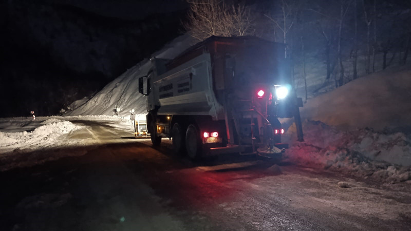 Büyükşehir, Kırsalda da Karla Mücadelesini Kesintisiz Sürdürüyor