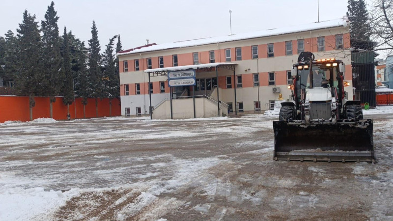 Büyükşehir’den Okul Çevrelerinde Yoğun Kış Mesaisi
