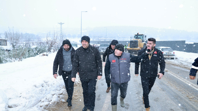 Onikişubat’ta kar mesaisi: Tüm ekipler sahada, çalışmalar aralıksız sürüyor