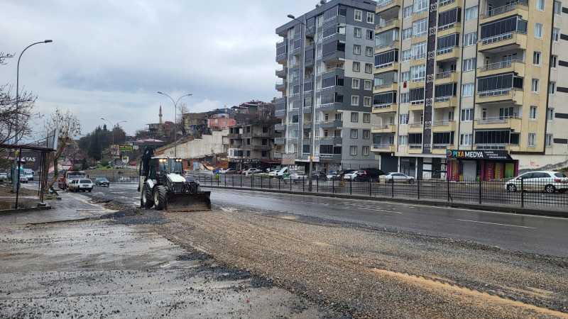 Büyükşehir’den Yağış Sonrası Yollardaki Bozulmalara Hızlı Müdahale
